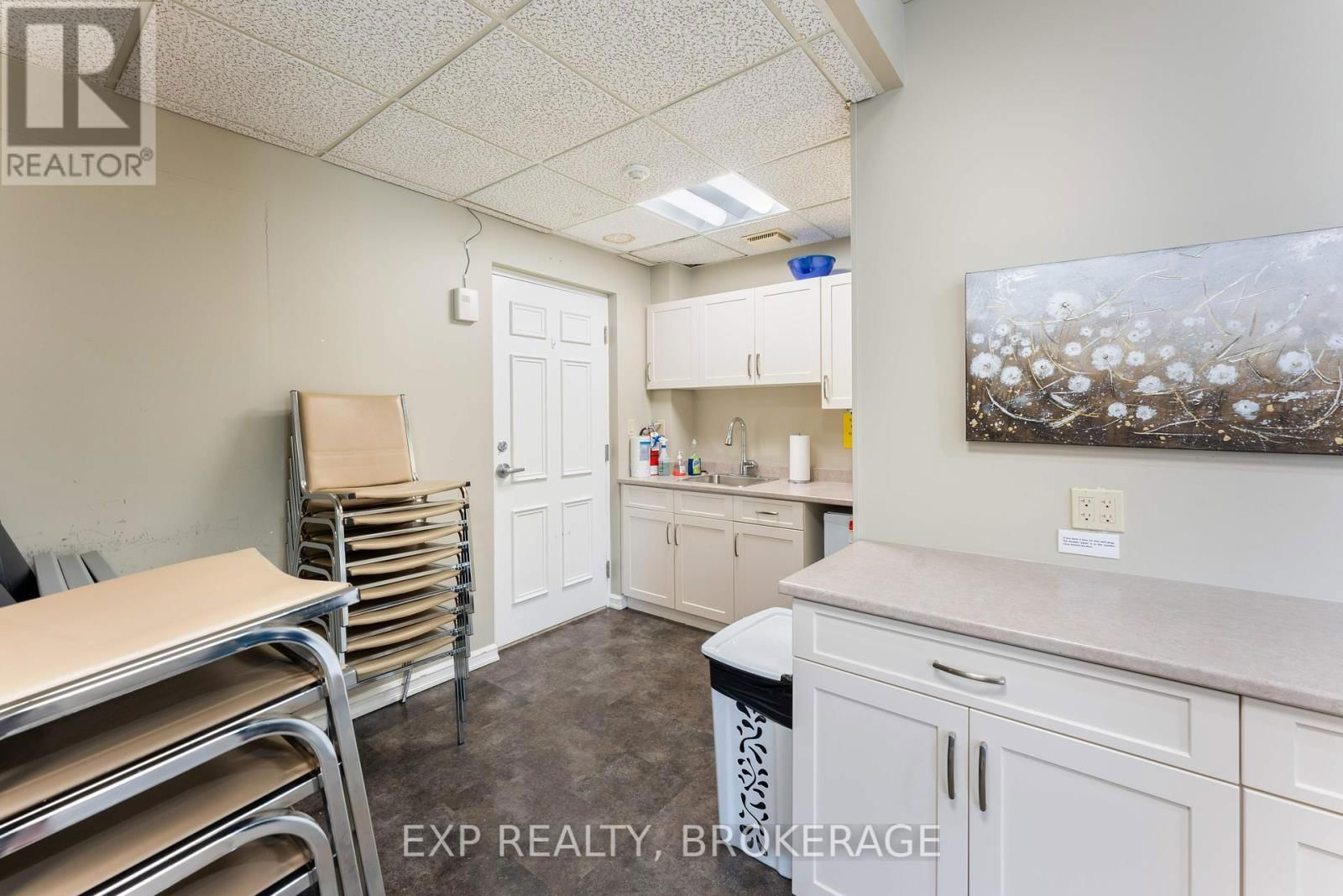 401 - 257 BATH ROAD Image 37