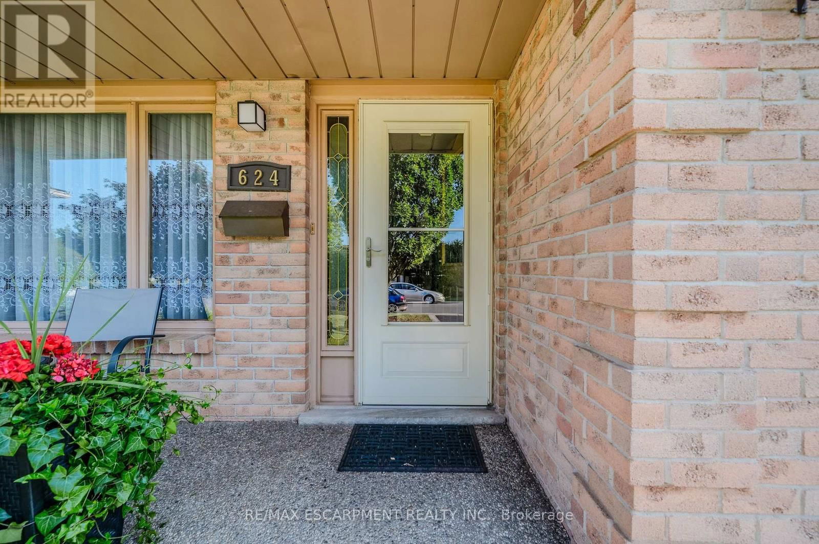 624 EAGLEWOOD DRIVE Image 6