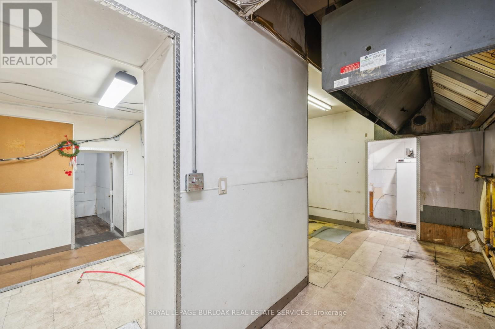 75 ERIE AVENUE Image 17