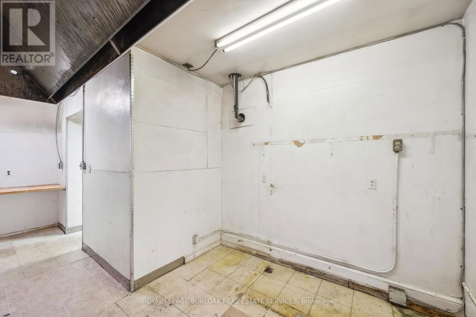 75 ERIE AVENUE Image 19
