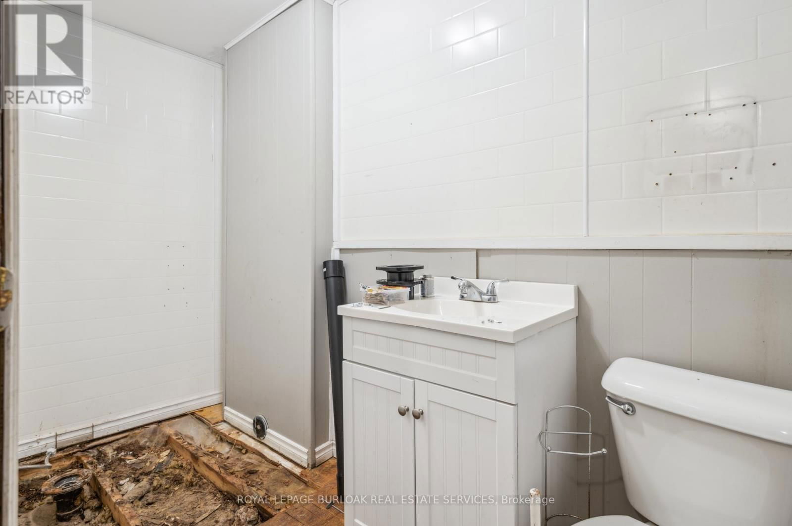 75 ERIE AVENUE Image 28