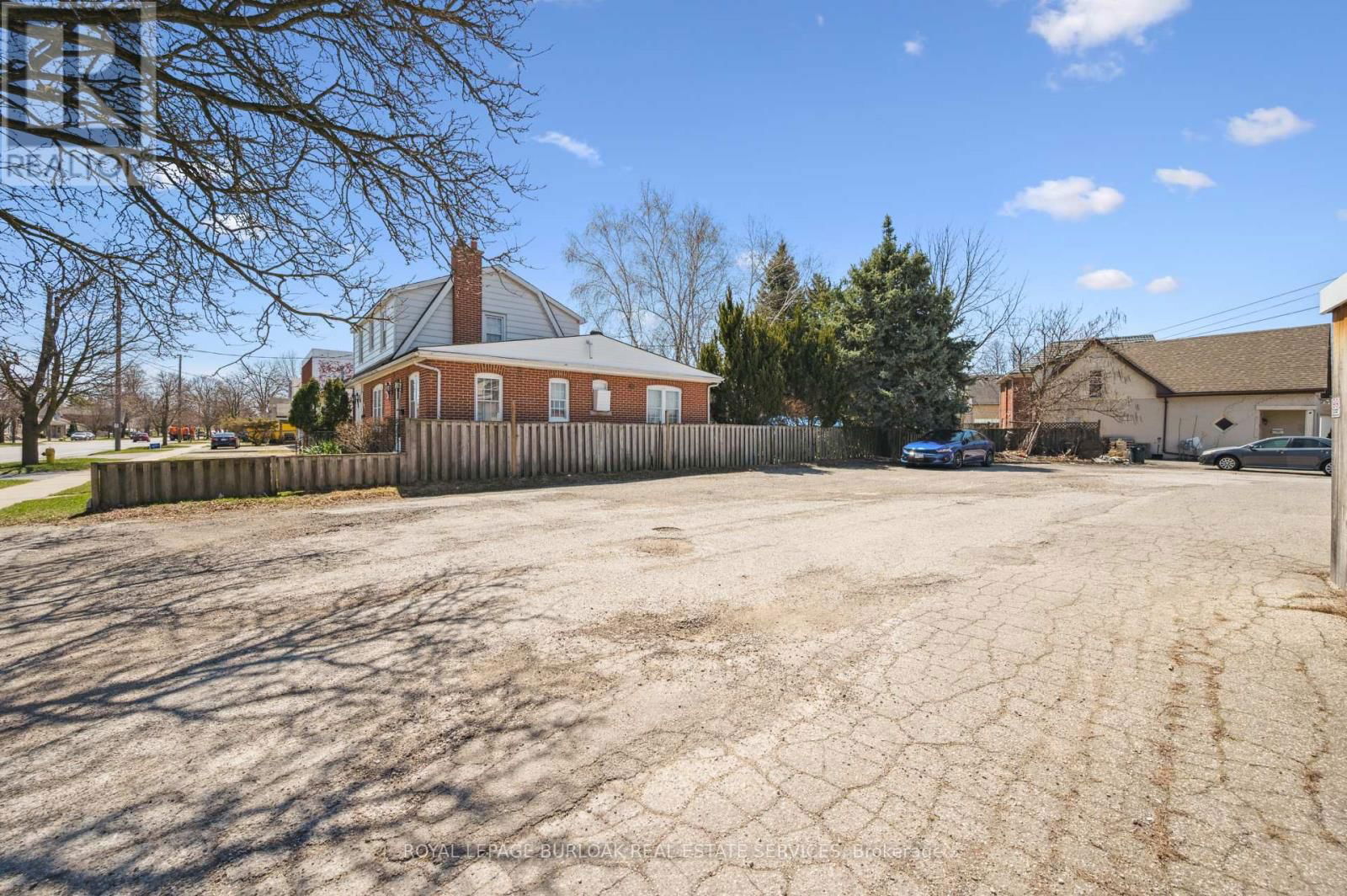75 ERIE AVENUE Image 32