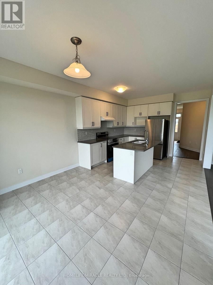 66 AVIRON CRESCENT Image 10