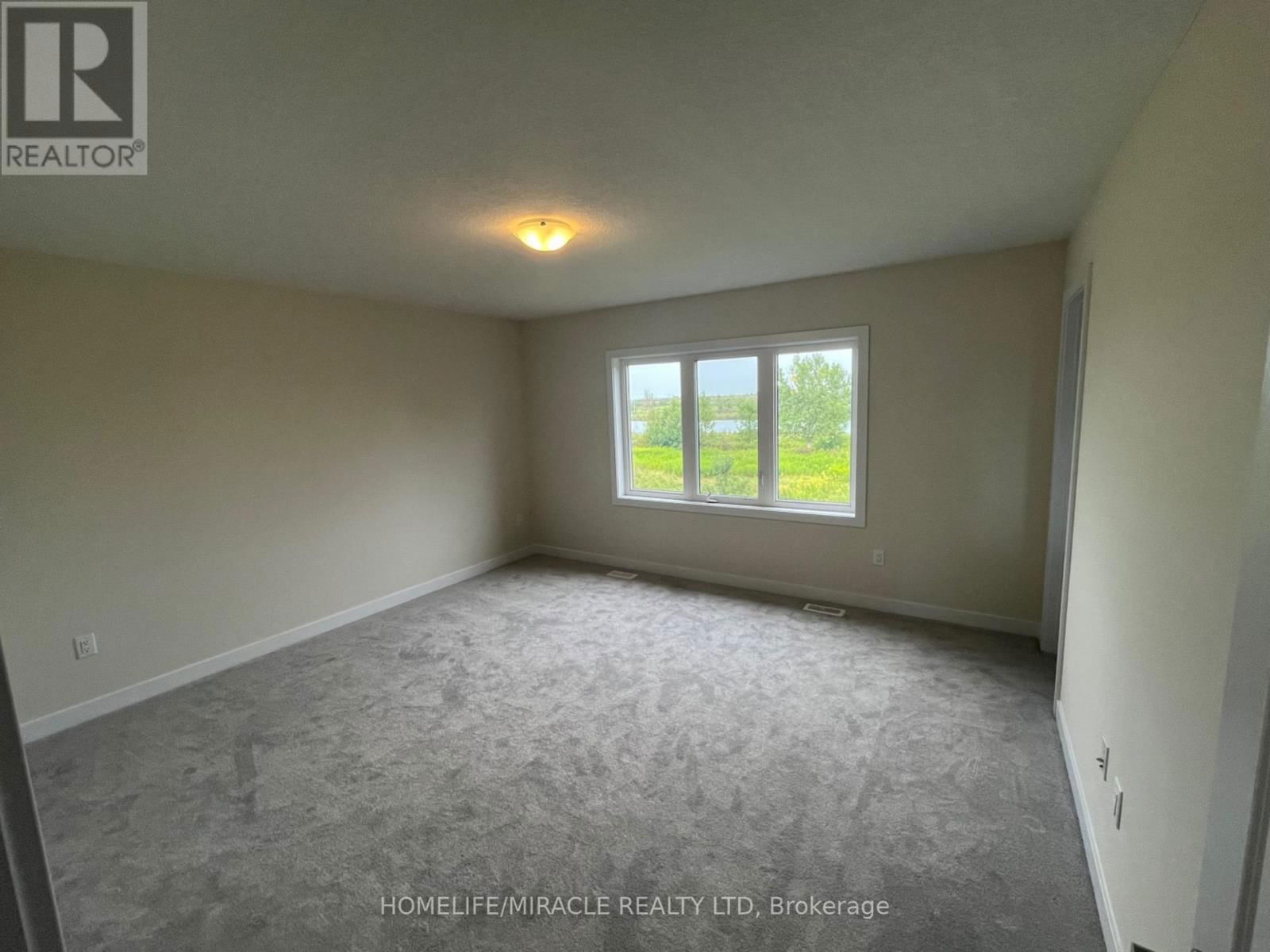 66 AVIRON CRESCENT Image 15