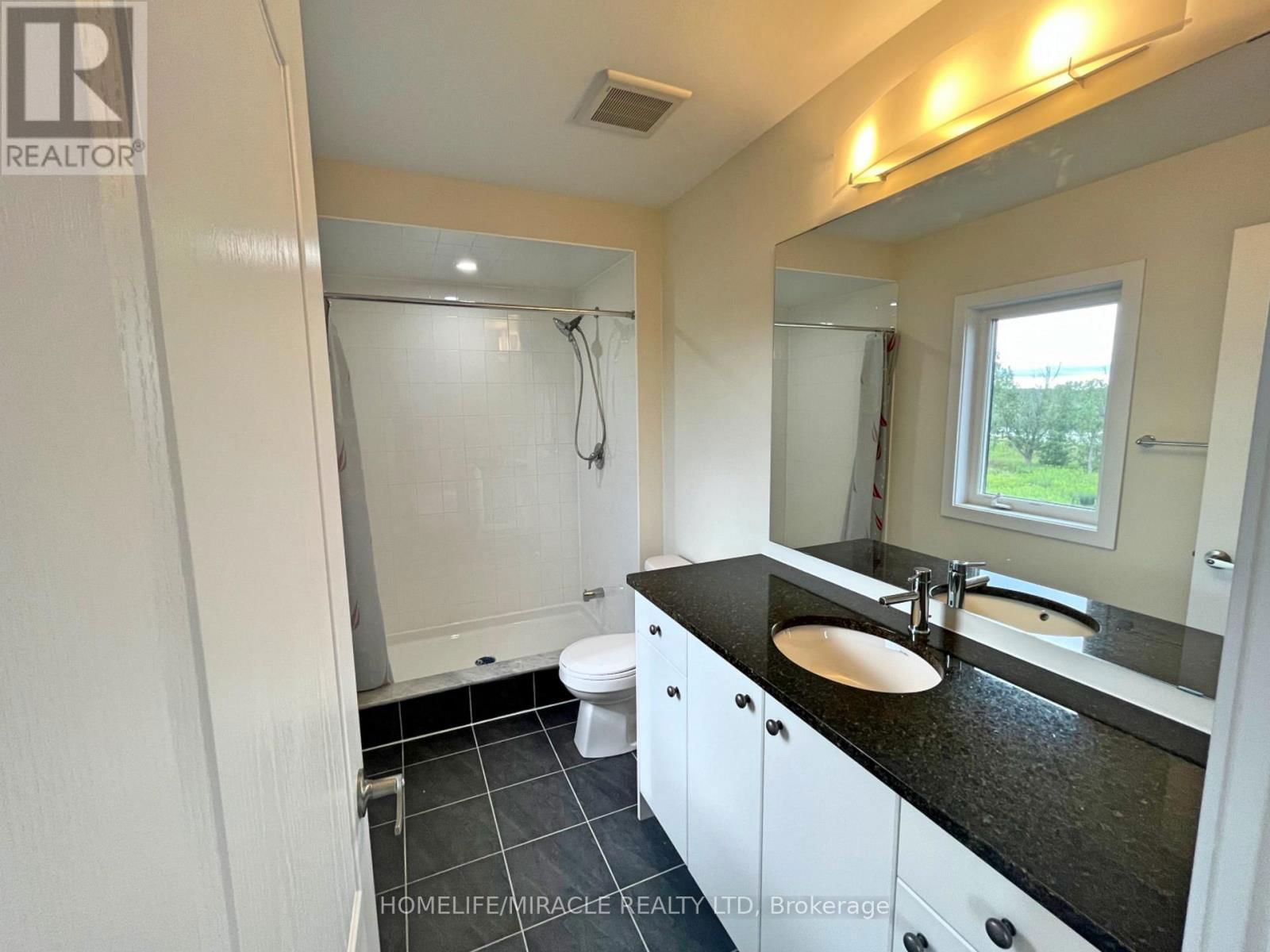 66 AVIRON CRESCENT Image 18