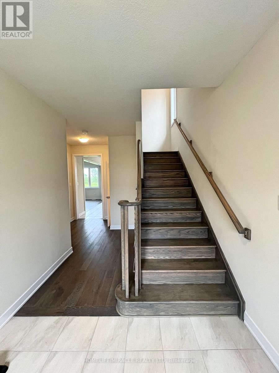 66 AVIRON CRESCENT Image 3