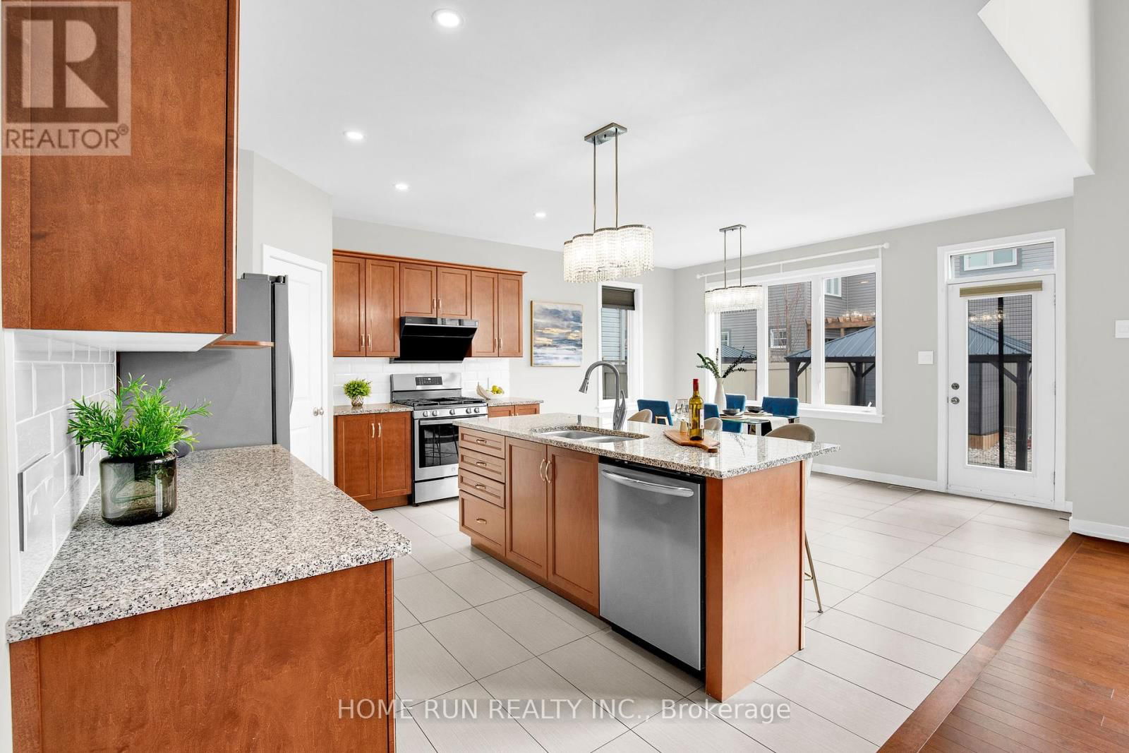 128 GRONINGEN STREET Image 17