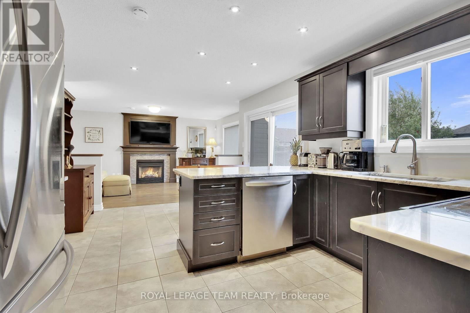 638 ROBERT HILL STREET NORTH Image 11
