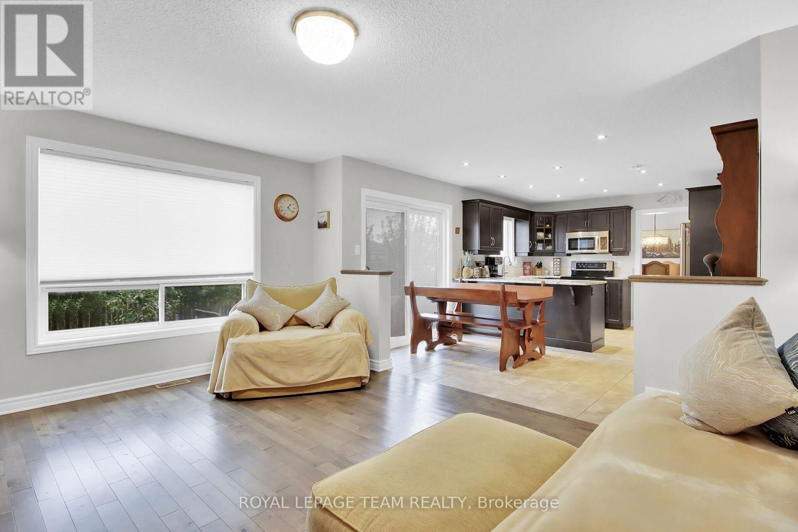 638 ROBERT HILL STREET NORTH Image 12