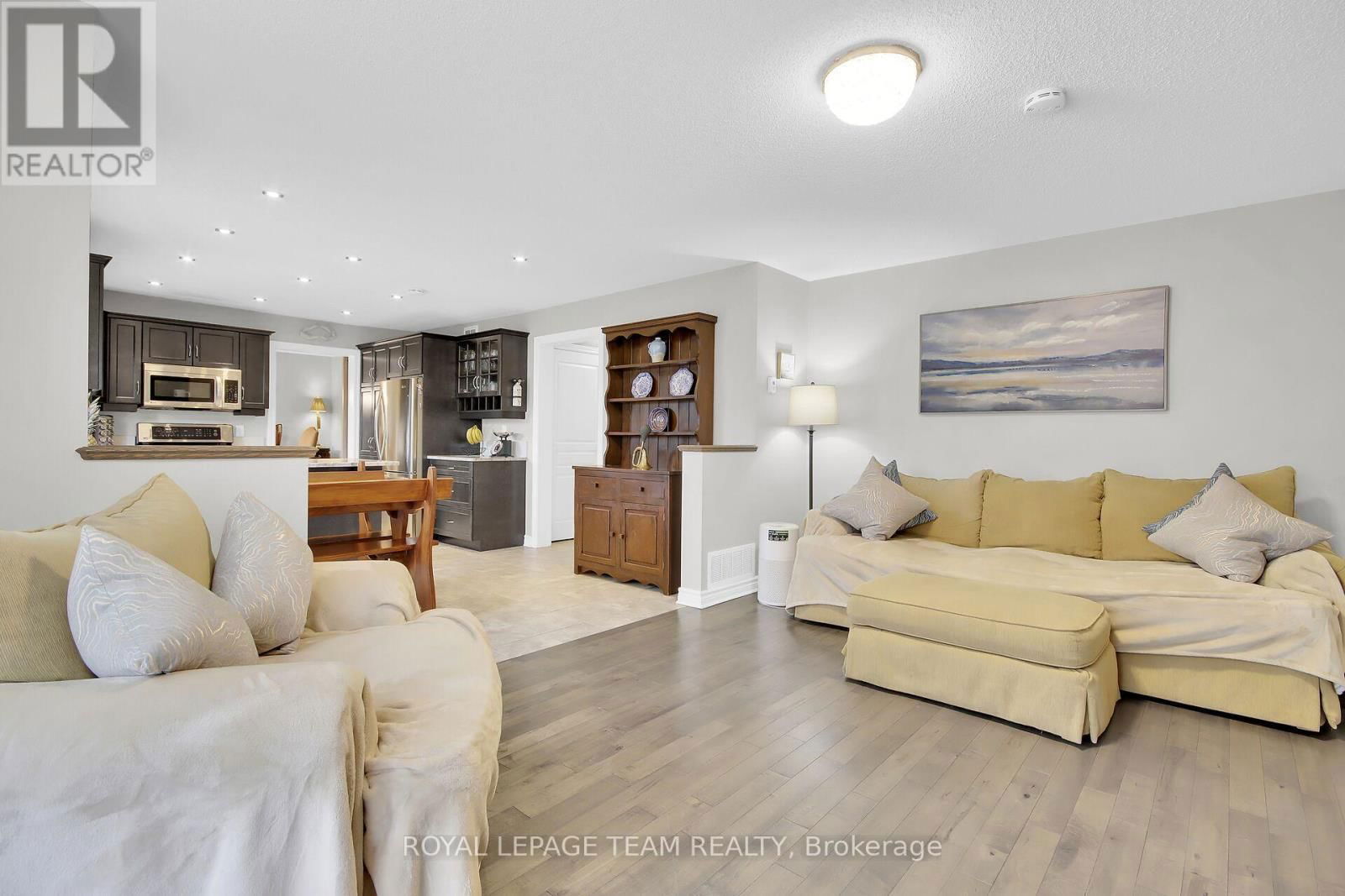 638 ROBERT HILL STREET NORTH Image 17