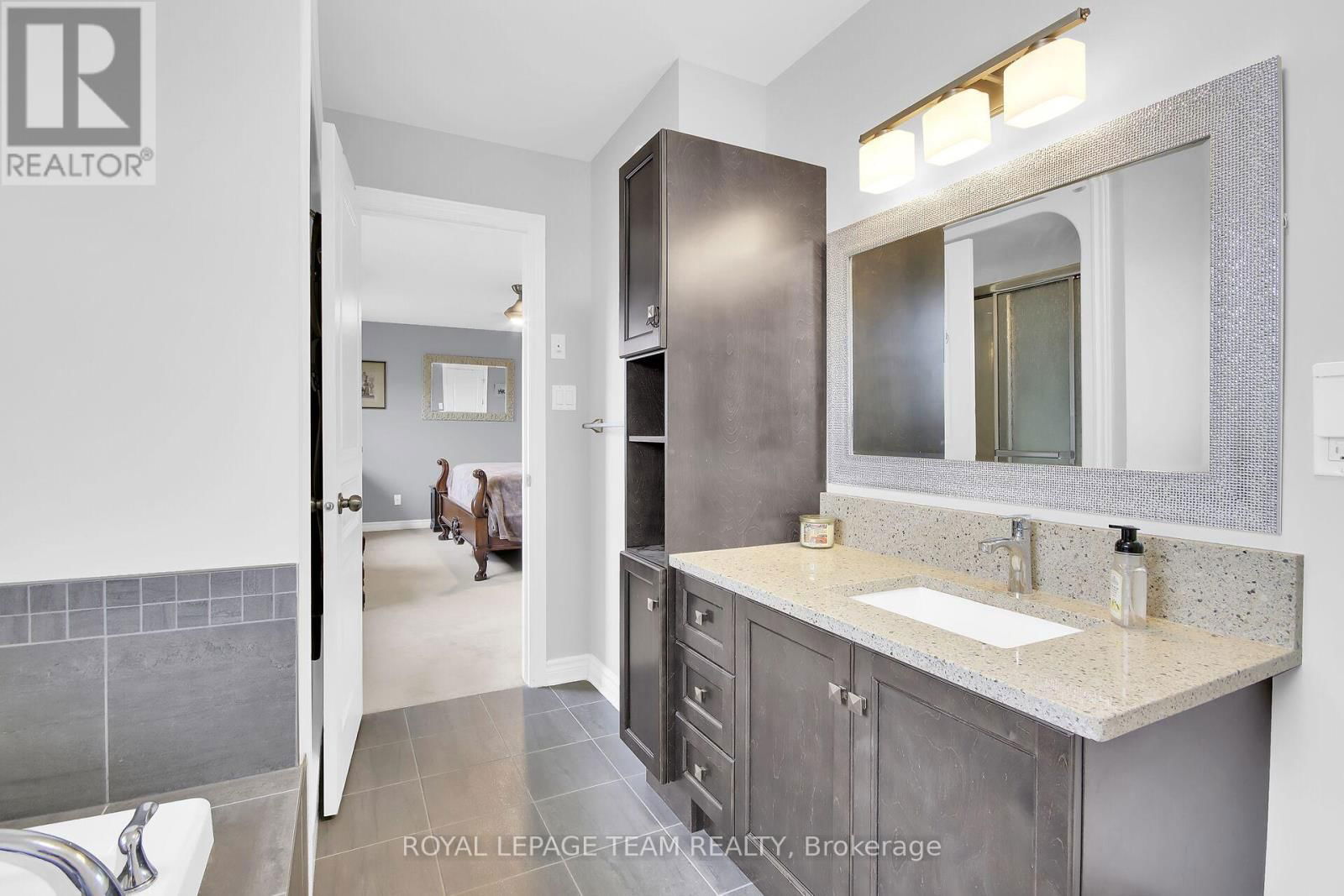 638 ROBERT HILL STREET NORTH Image 26
