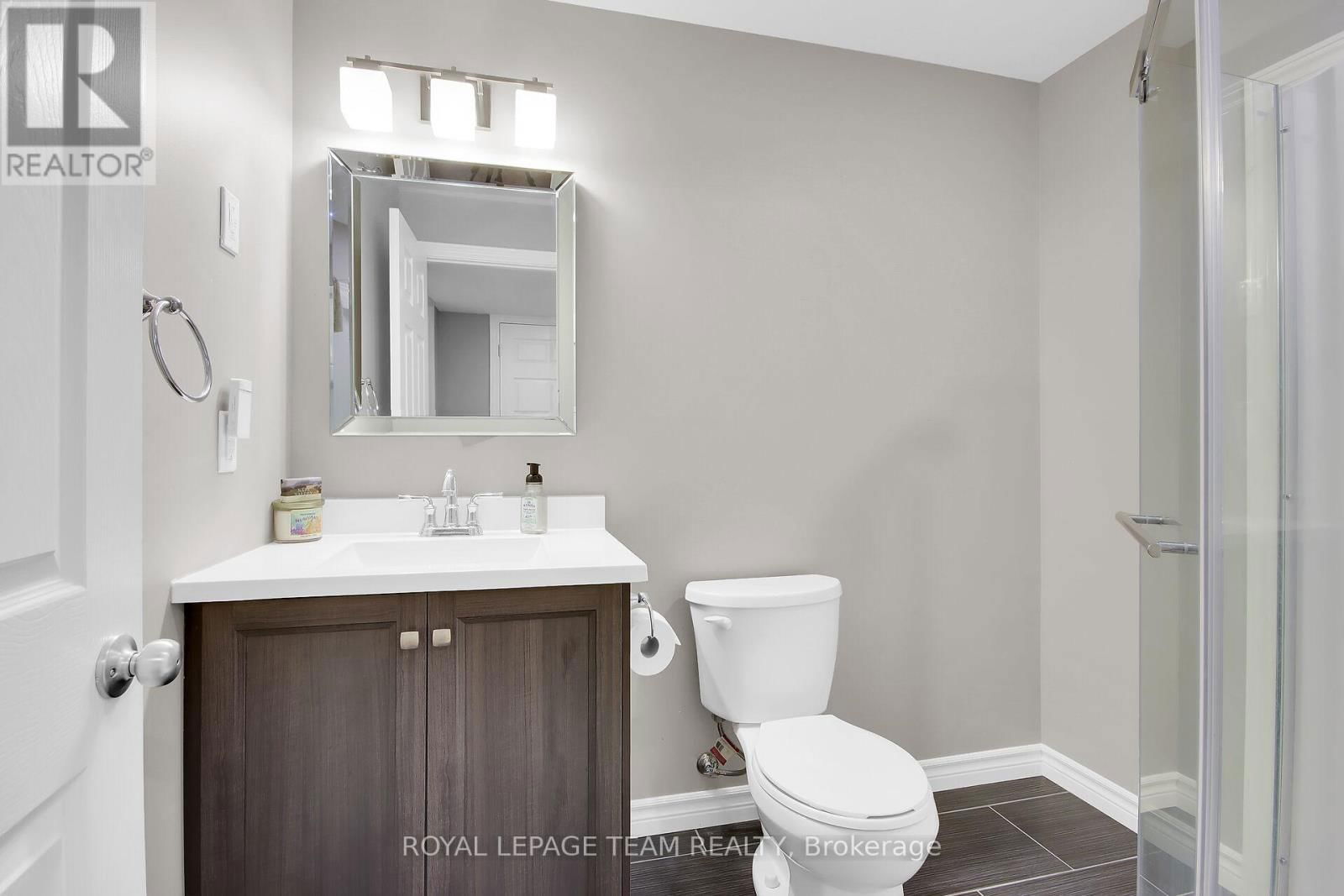 638 ROBERT HILL STREET NORTH Image 27