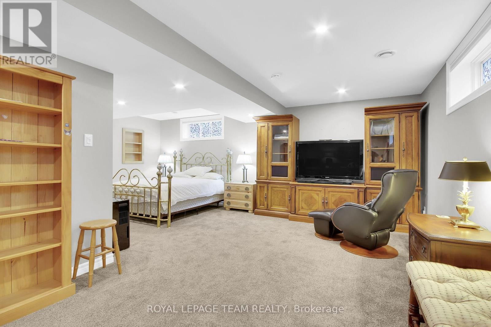 638 ROBERT HILL STREET NORTH Image 28