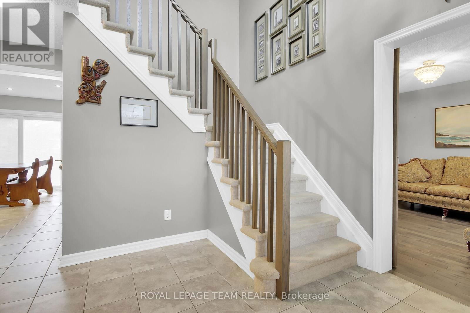 638 ROBERT HILL STREET NORTH Image 5