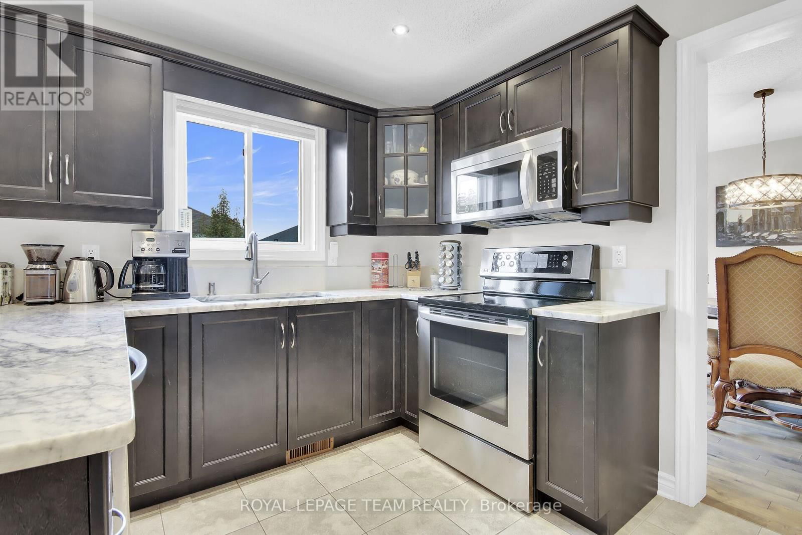 638 ROBERT HILL STREET NORTH Image 6