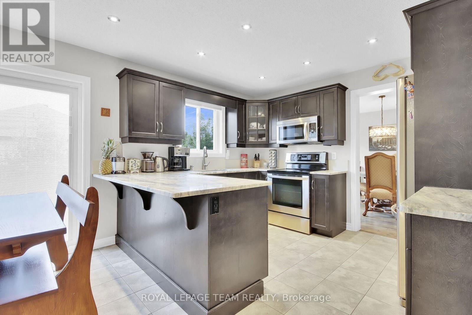 638 ROBERT HILL STREET NORTH Image 9