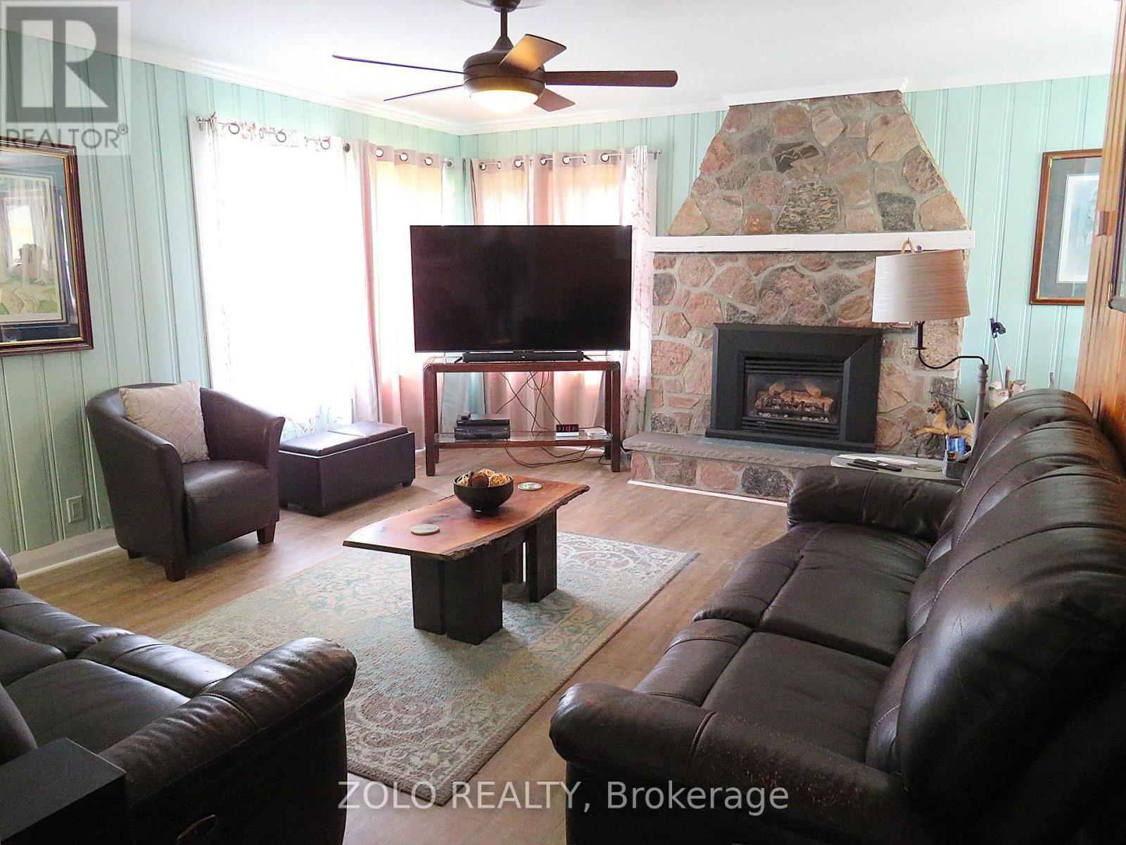 1353 ORCHARD AVENUE Image 4
