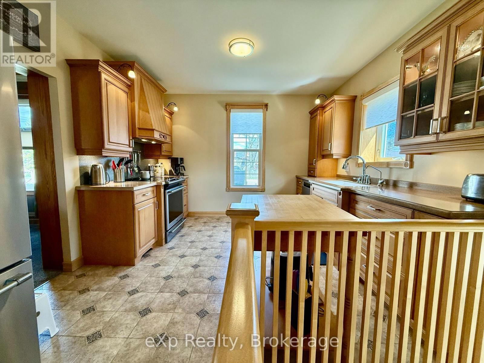 557 12TH AVENUE Image 11