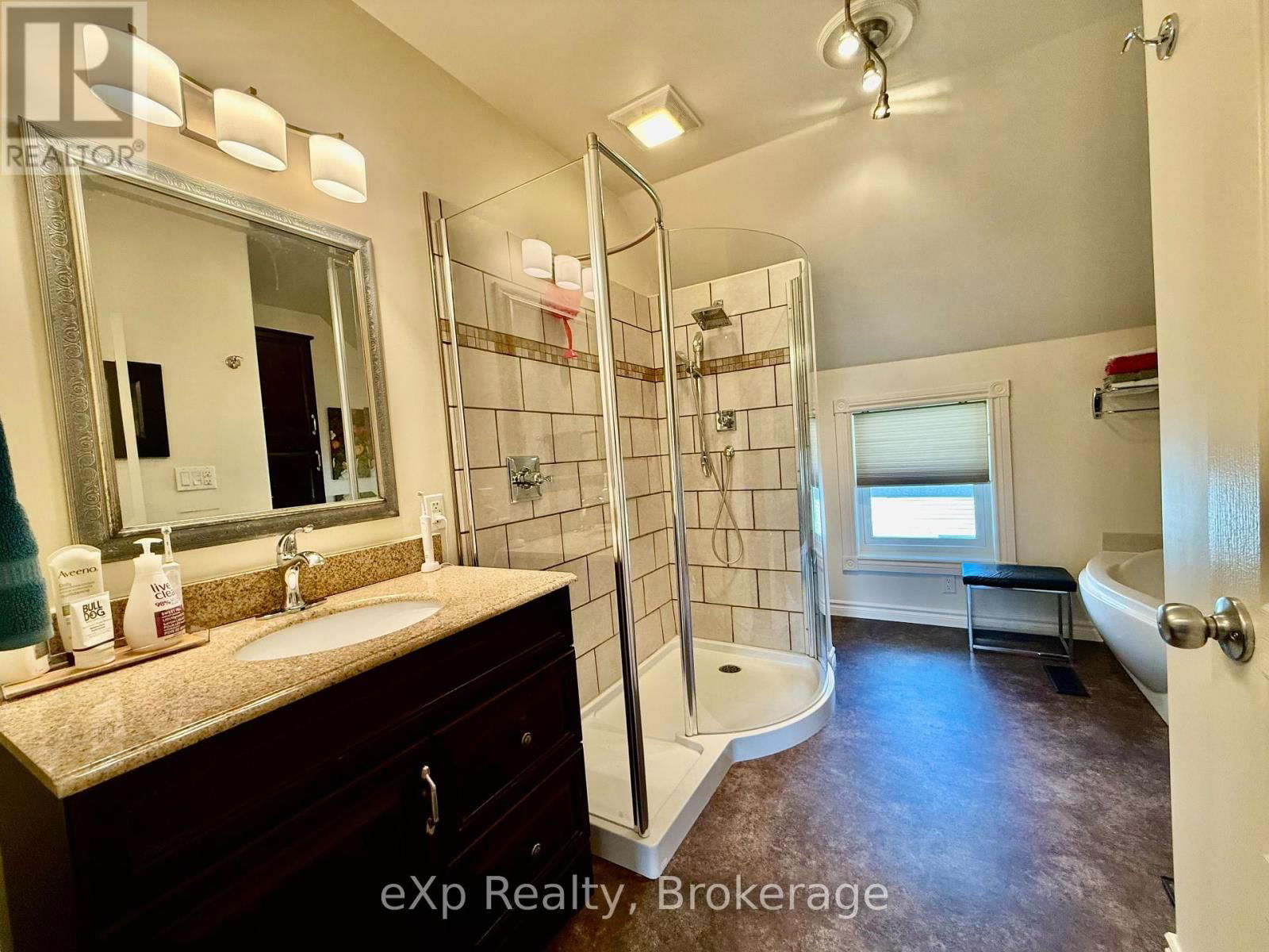 557 12TH AVENUE Image 22
