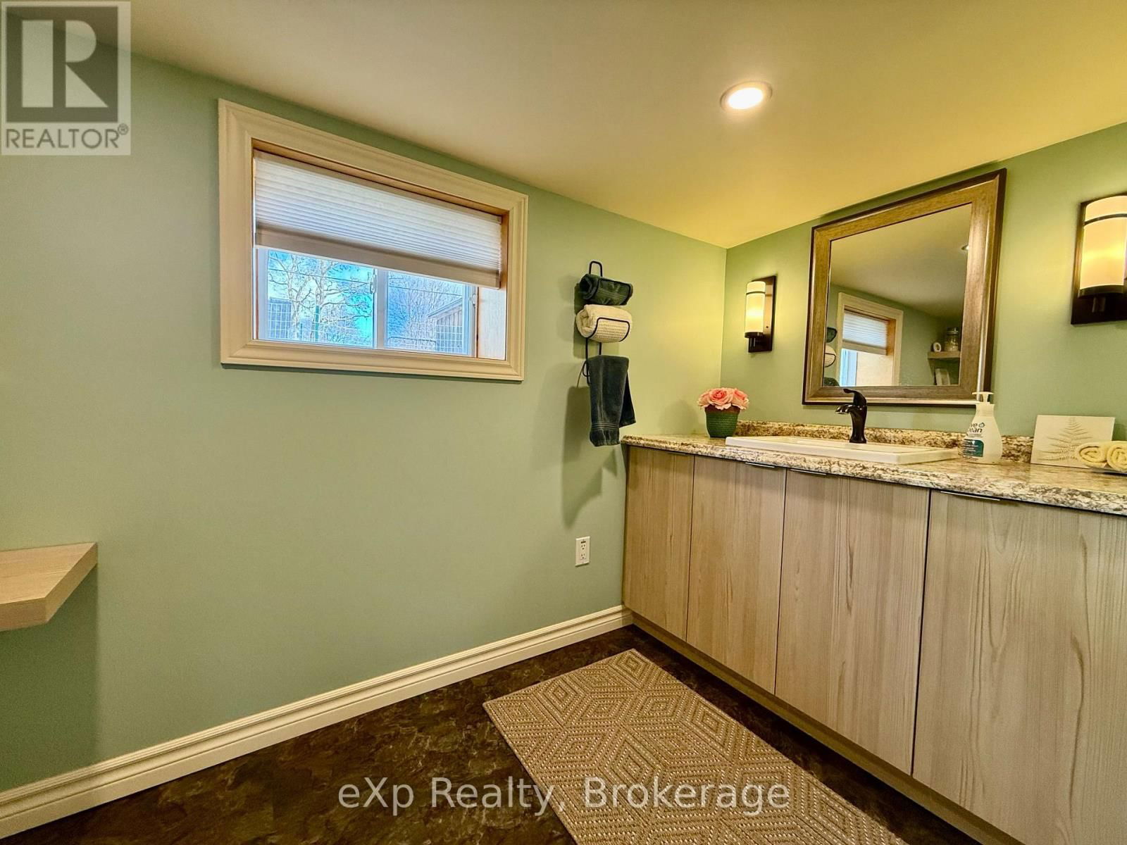 557 12TH AVENUE Image 29