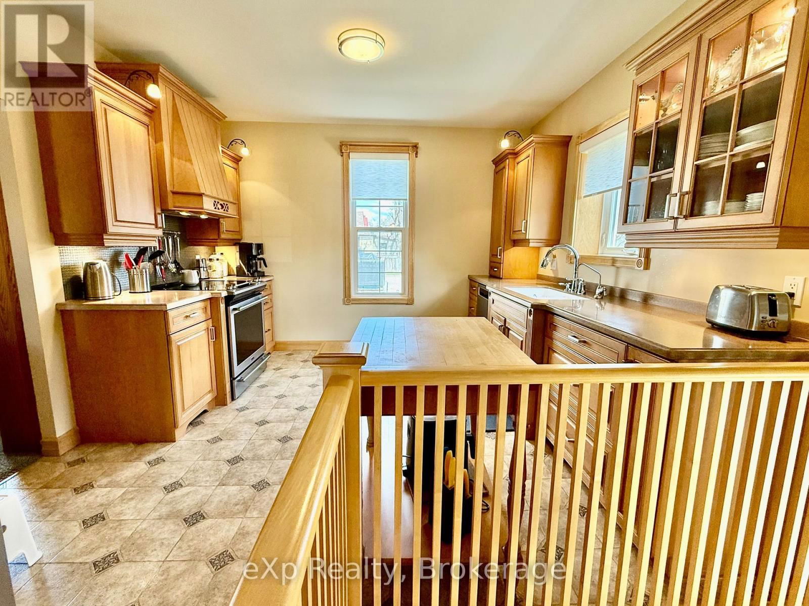 557 12TH AVENUE Image 8