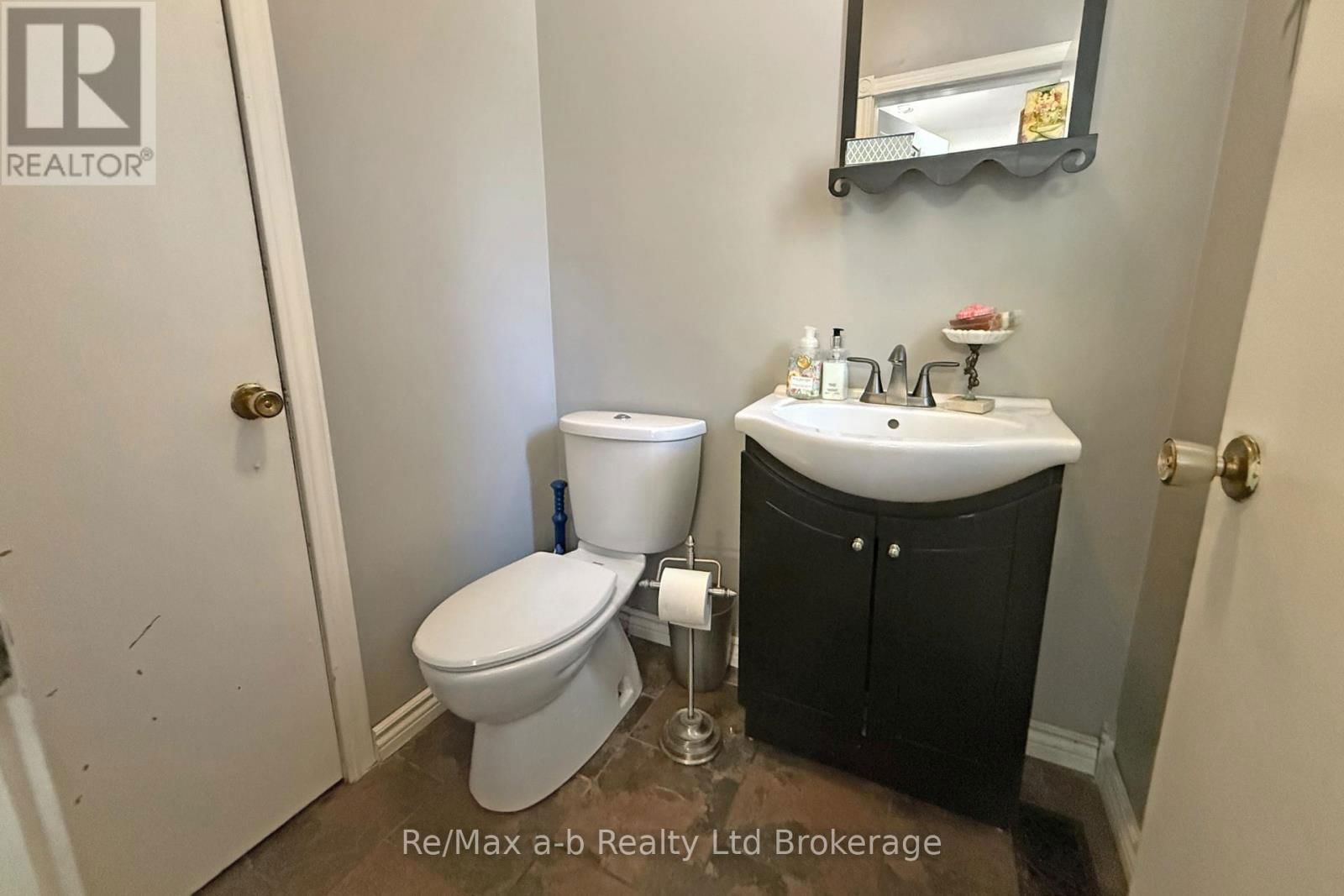 245 BOWER HILL ROAD Image 28