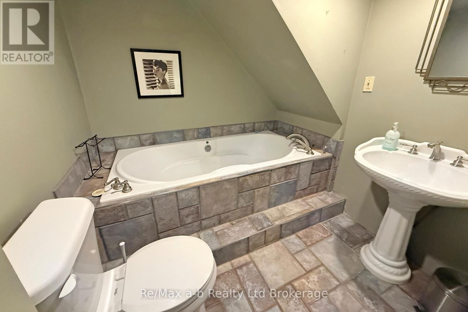 245 BOWER HILL ROAD Image 34