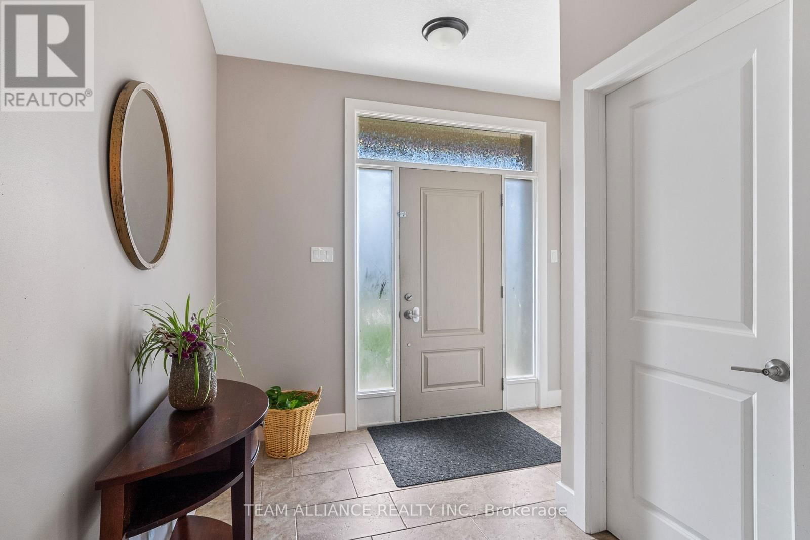 25 QUEENSWAY DRIVE Image 2