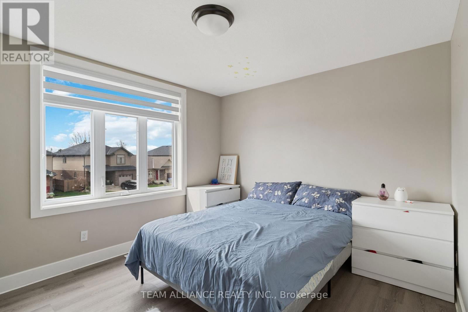 25 QUEENSWAY DRIVE Image 23