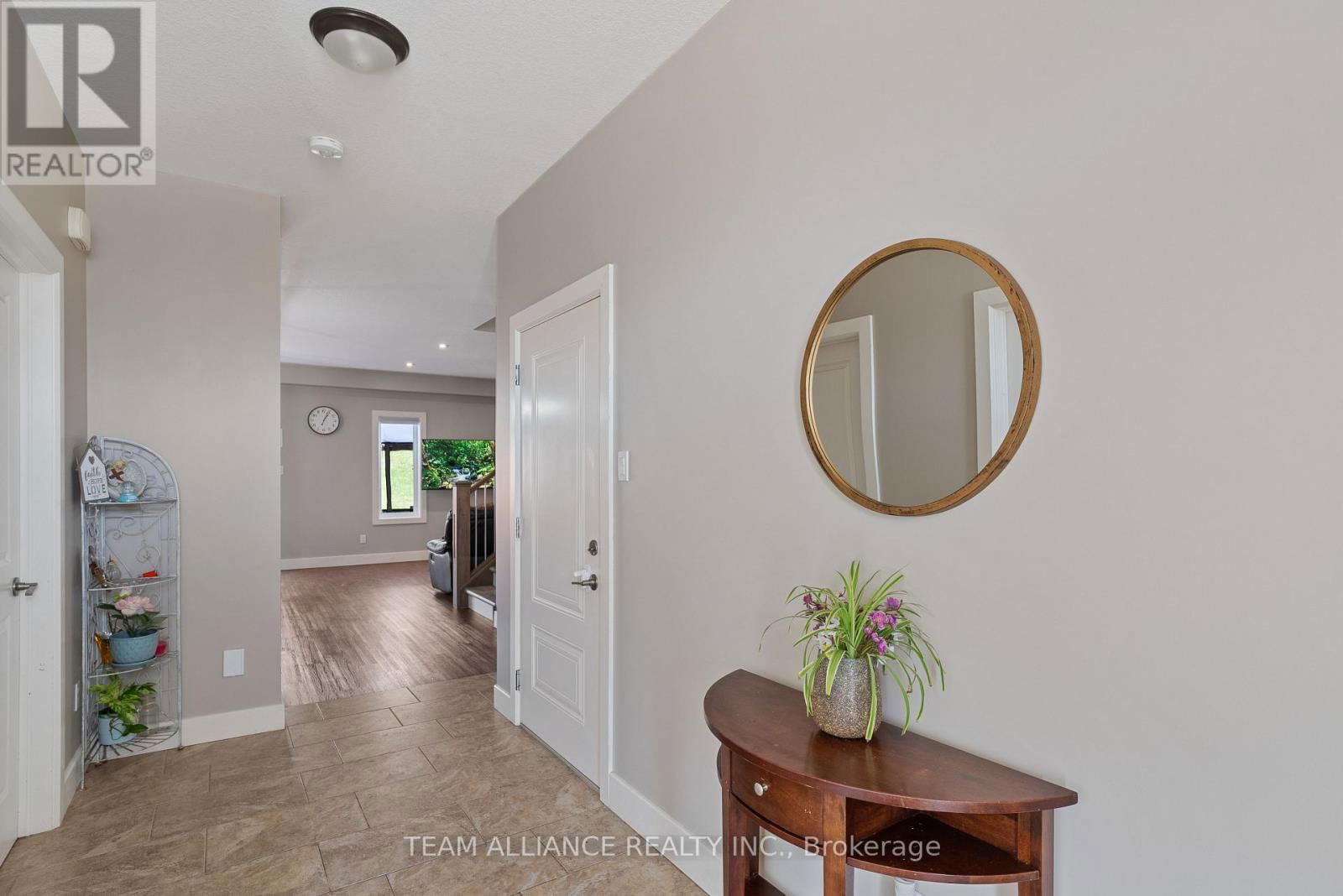 25 QUEENSWAY DRIVE Image 3