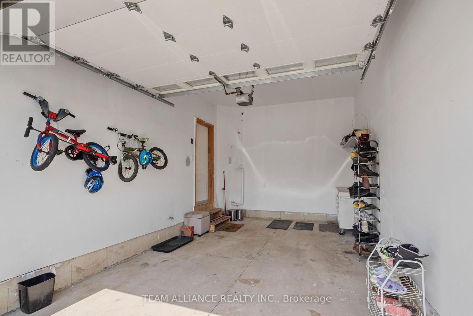 25 QUEENSWAY DRIVE Image 30