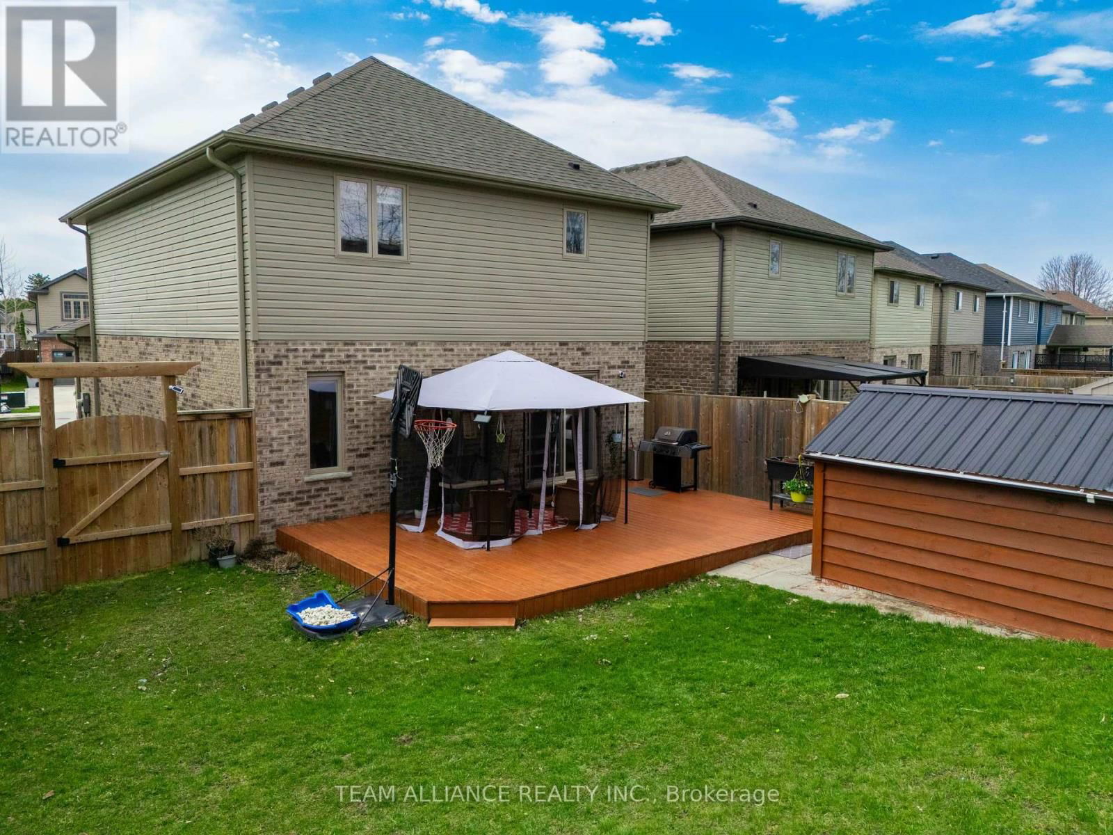25 QUEENSWAY DRIVE Image 36