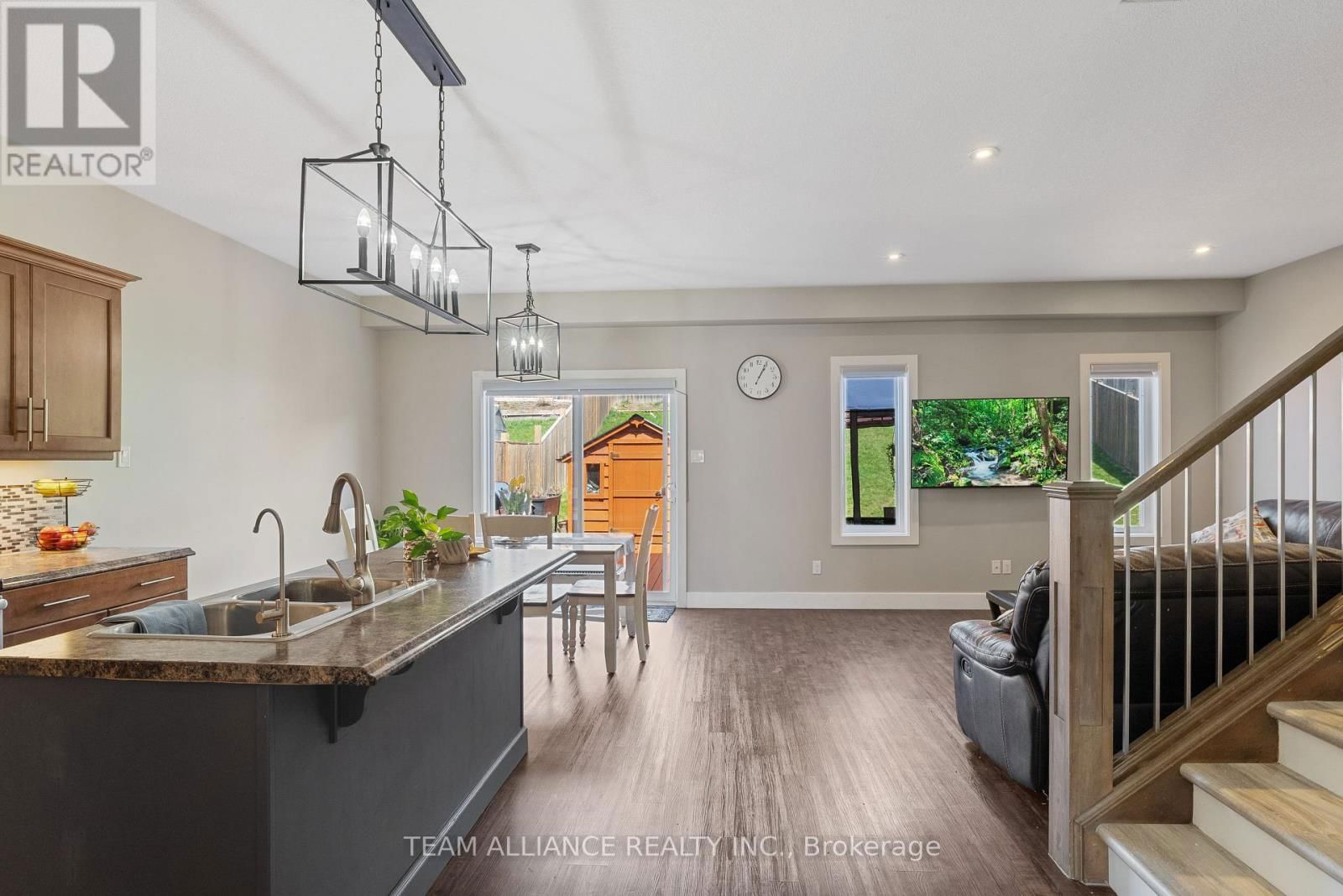 25 QUEENSWAY DRIVE Image 4