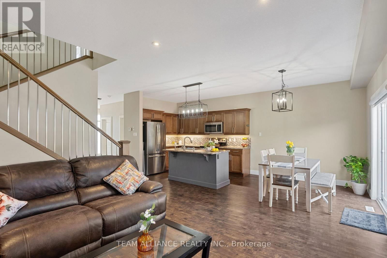 25 QUEENSWAY DRIVE Image 5