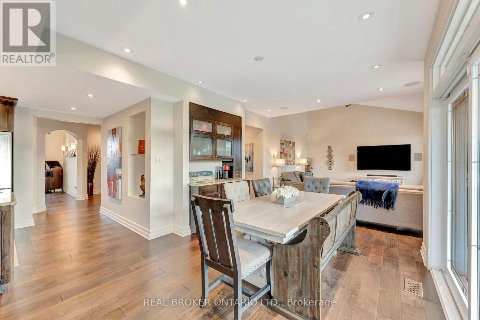 1040 BLACK CANARY DRIVE Image 12