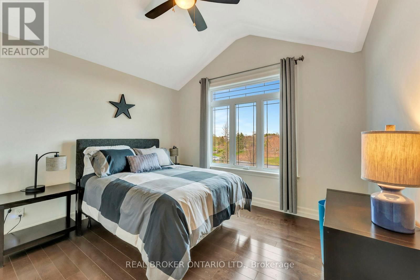 1040 BLACK CANARY DRIVE Image 31