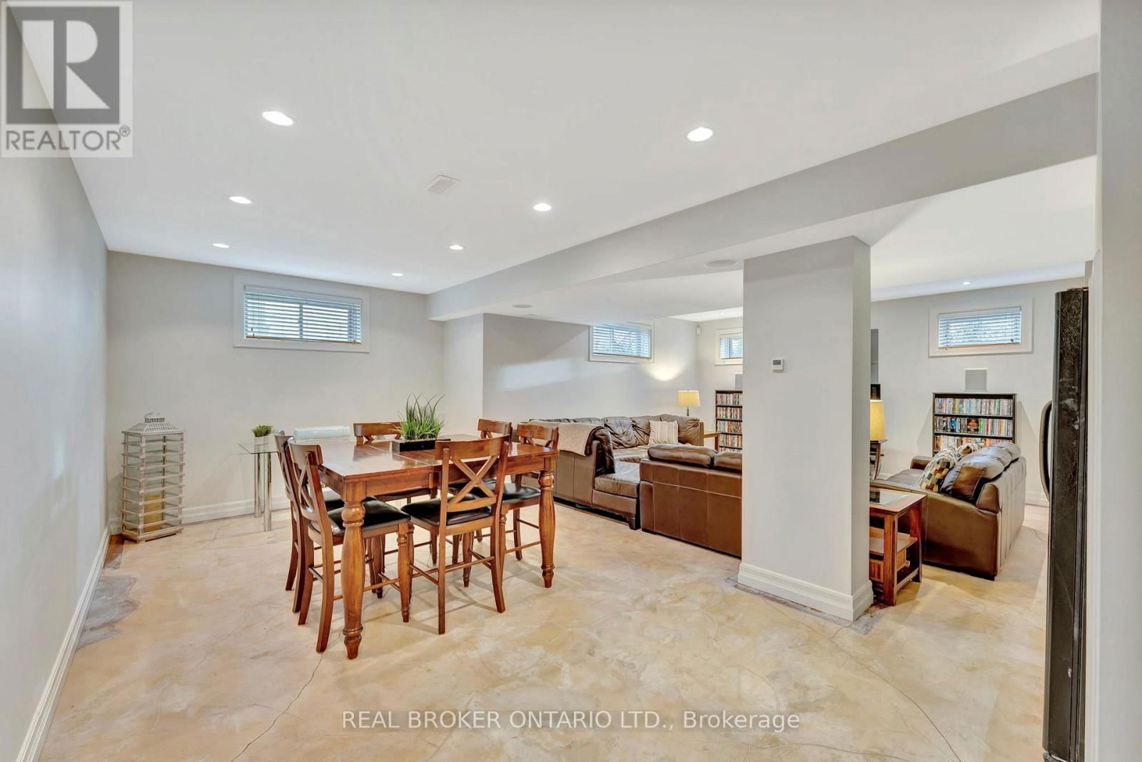 1040 BLACK CANARY DRIVE Image 36