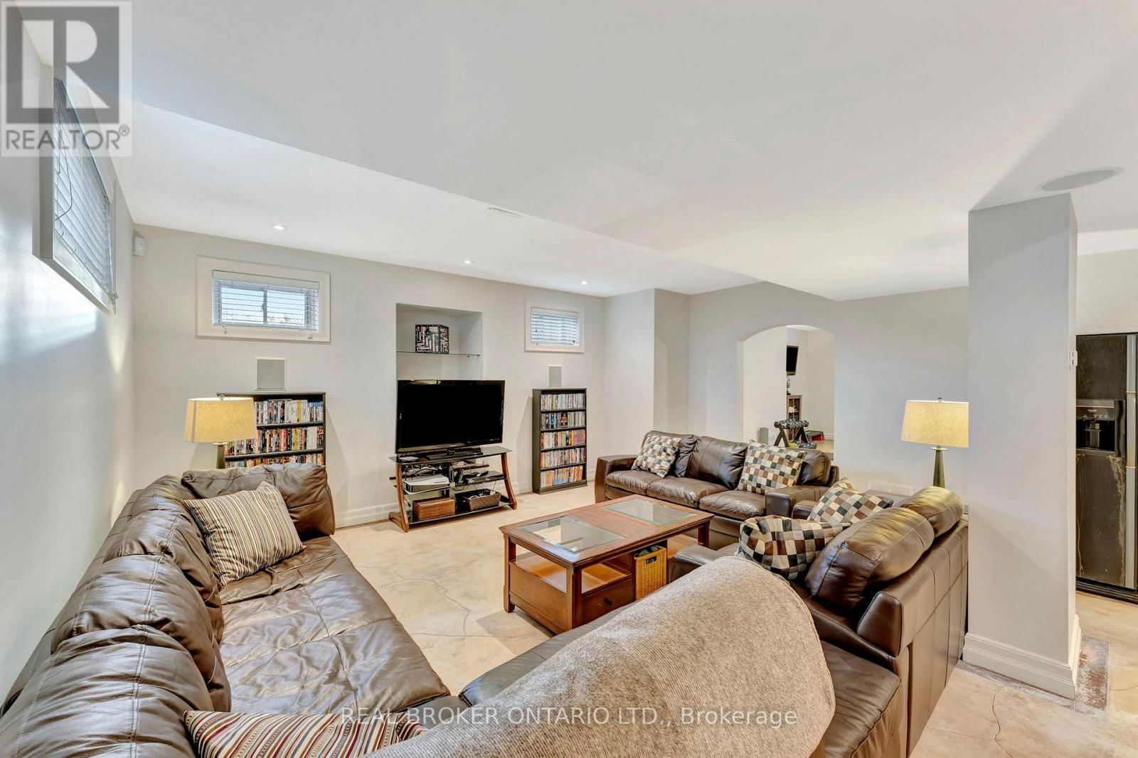 1040 BLACK CANARY DRIVE Image 37