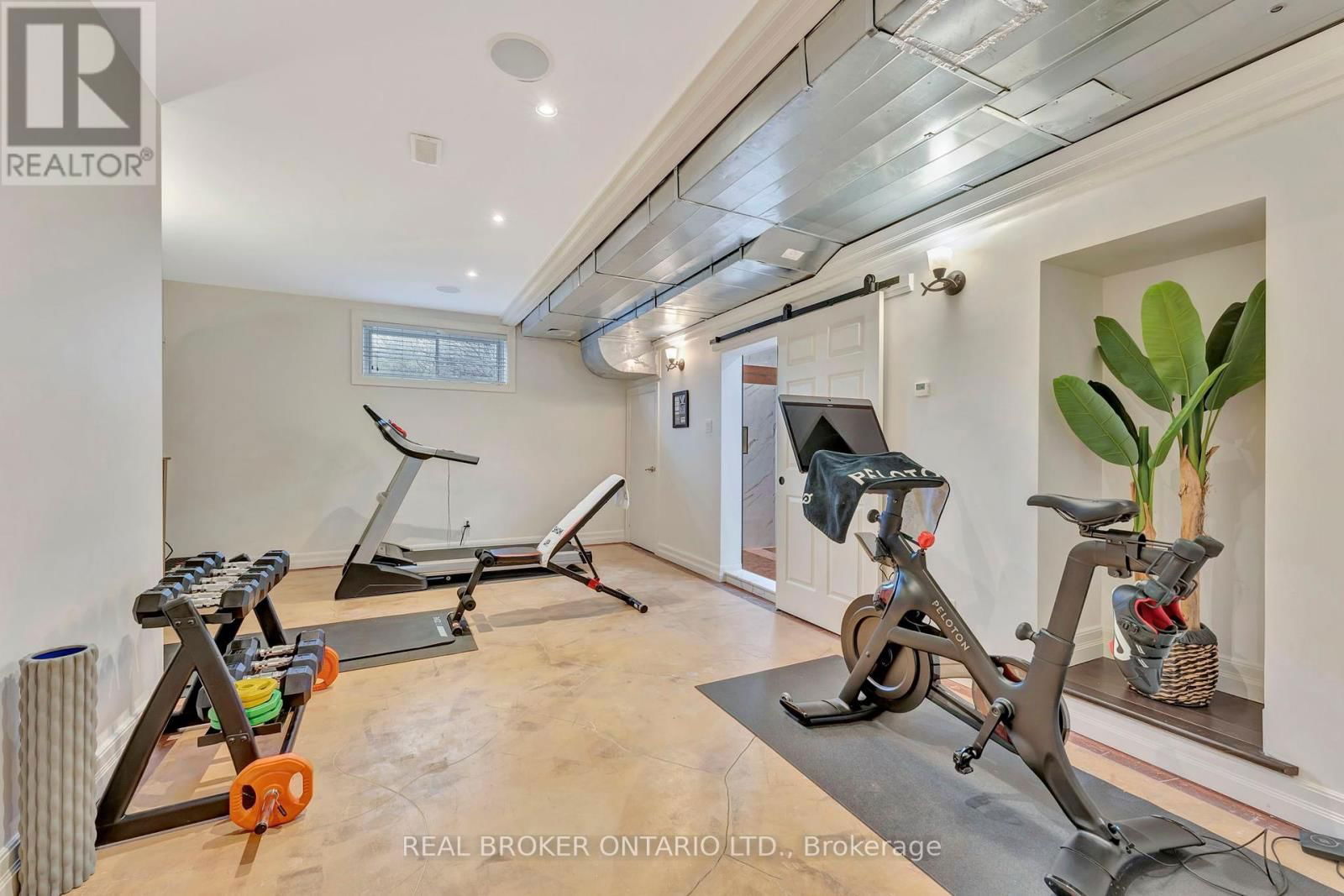 1040 BLACK CANARY DRIVE Image 40