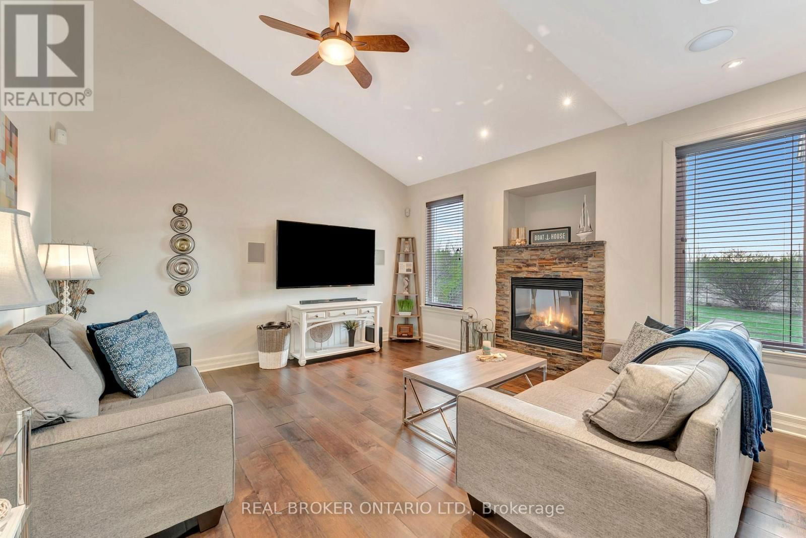 1040 BLACK CANARY DRIVE Image 8