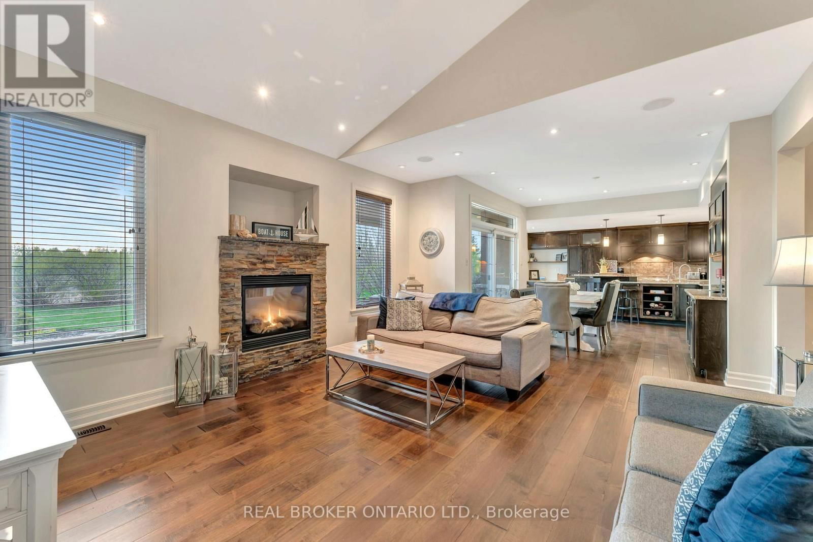1040 BLACK CANARY DRIVE Image 9