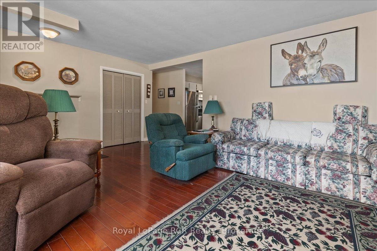 392158 GREY 109 ROAD Image 10