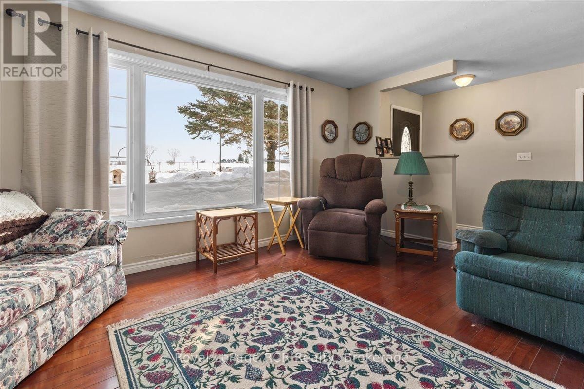 392158 GREY 109 ROAD Image 11