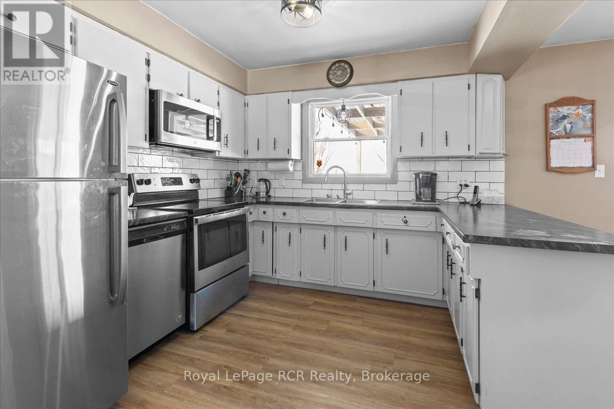 392158 GREY 109 ROAD Image 12