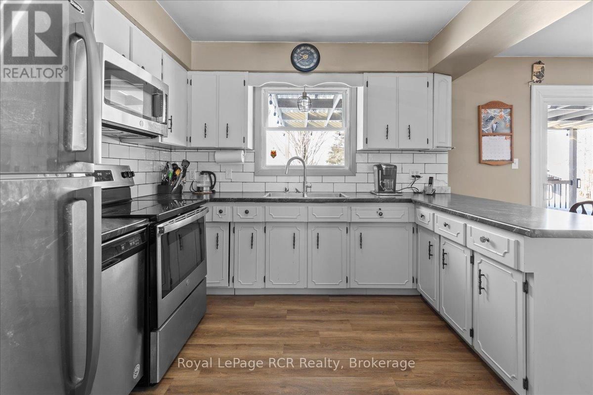 392158 GREY 109 ROAD Image 13