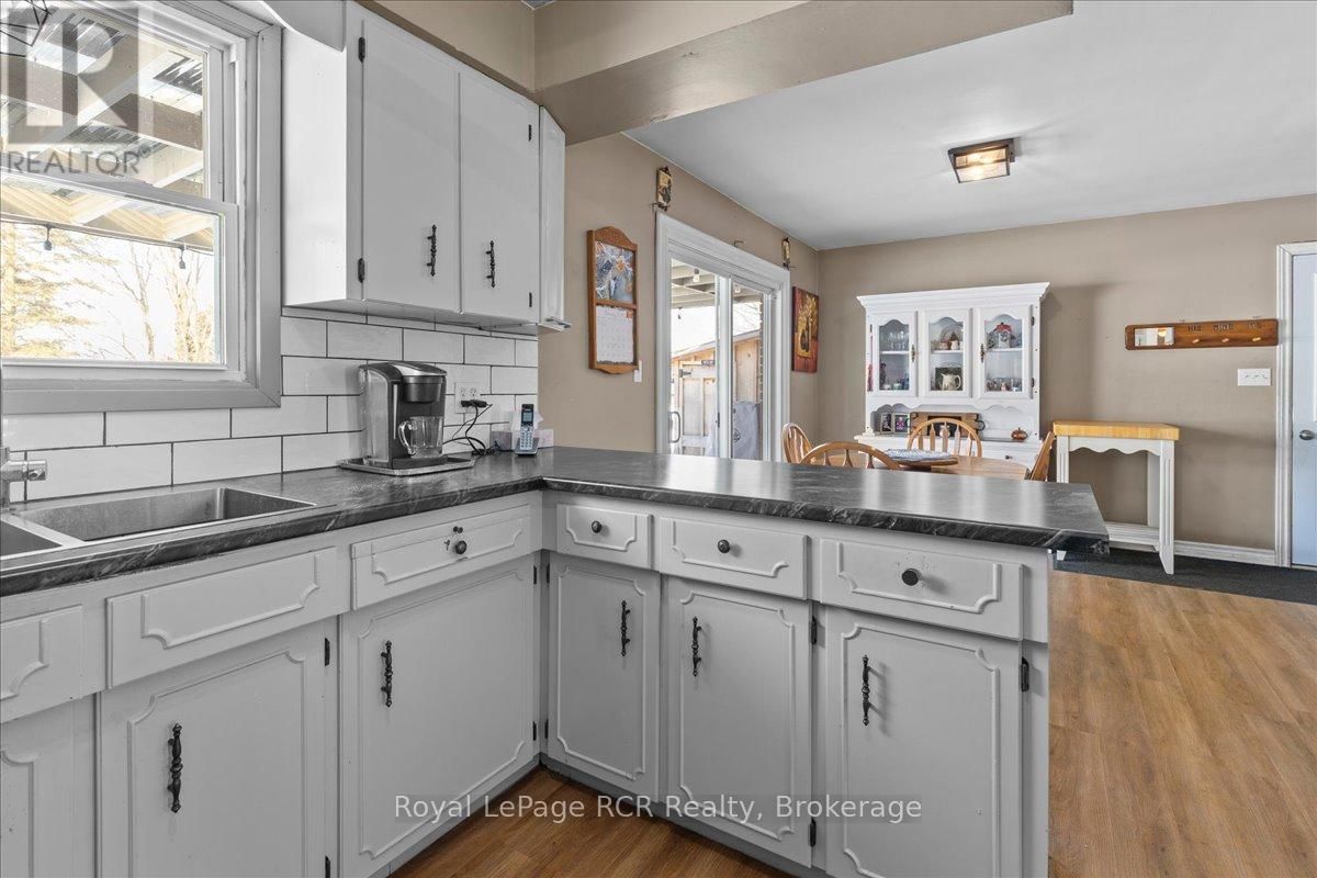 392158 GREY 109 ROAD Image 14