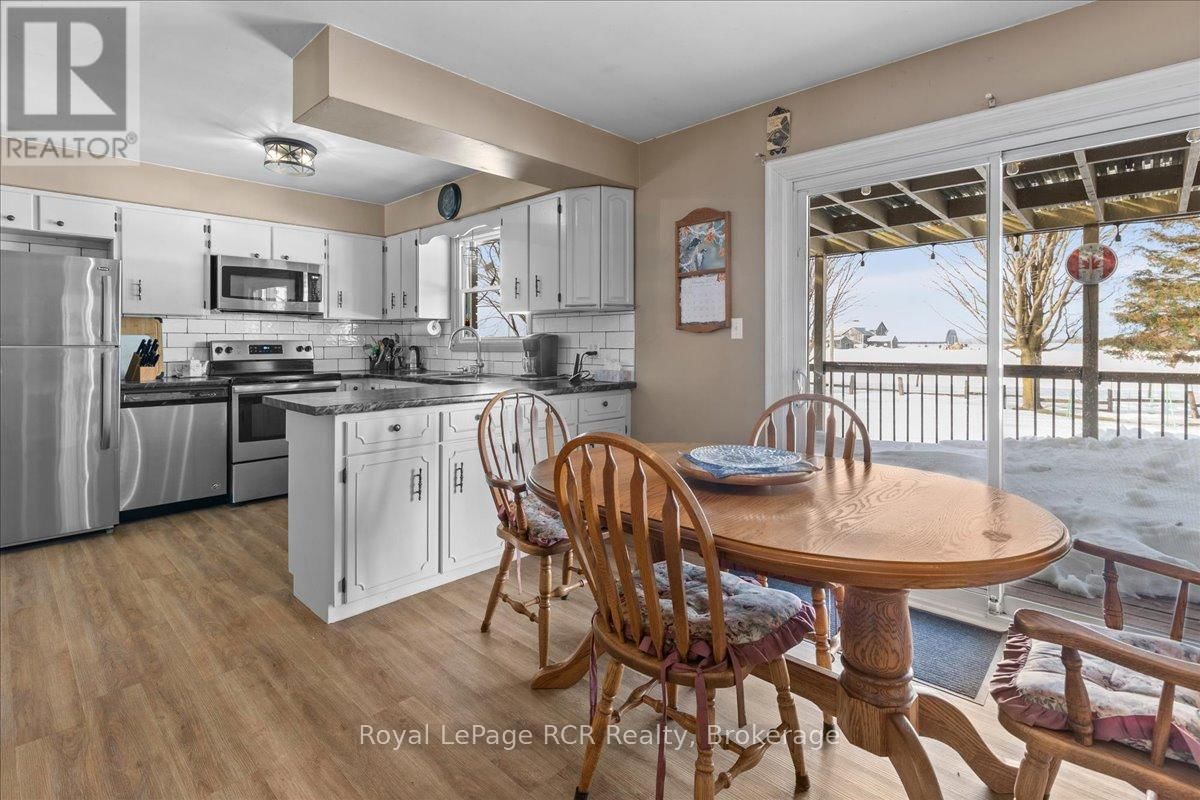 392158 GREY 109 ROAD Image 15