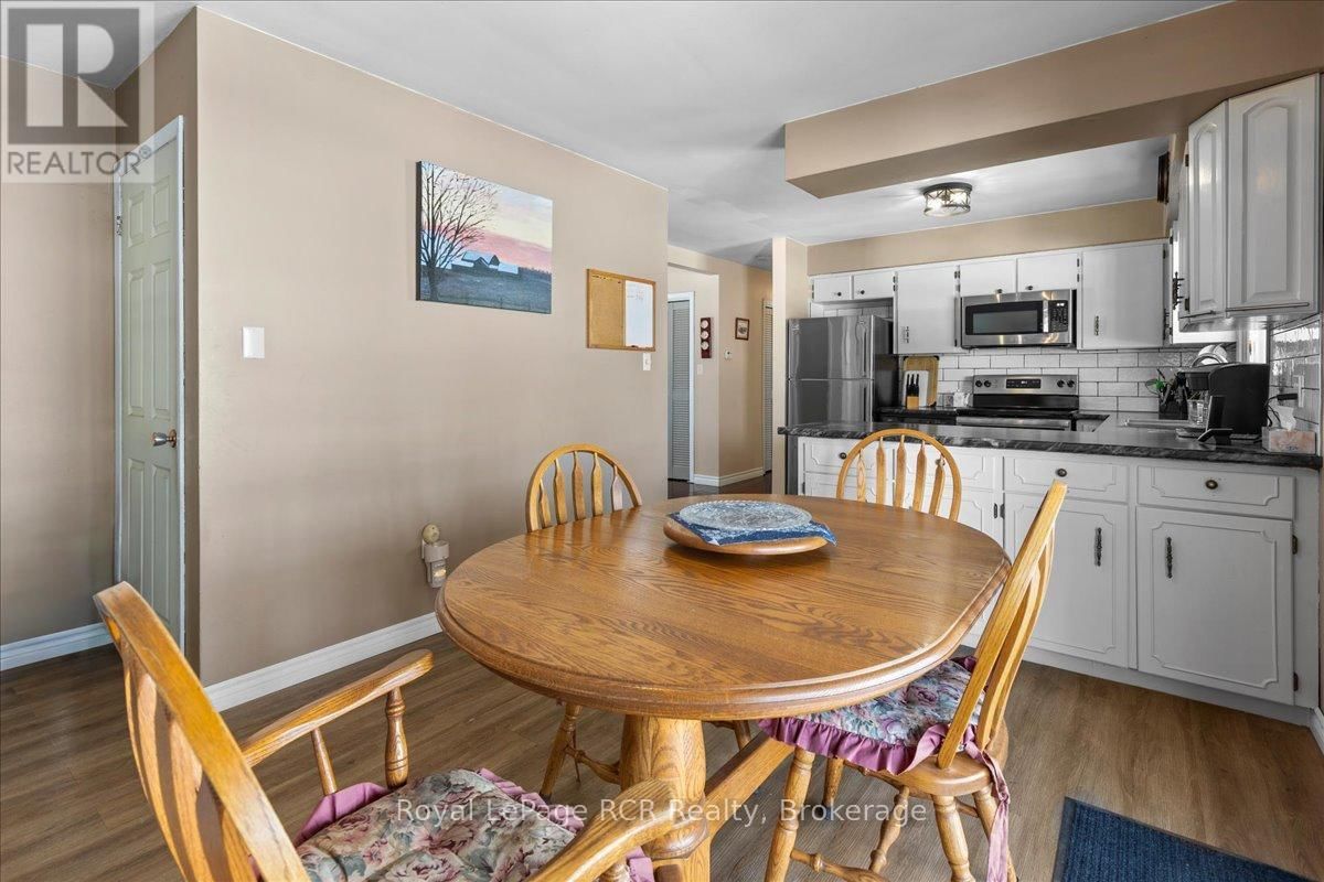 392158 GREY 109 ROAD Image 16