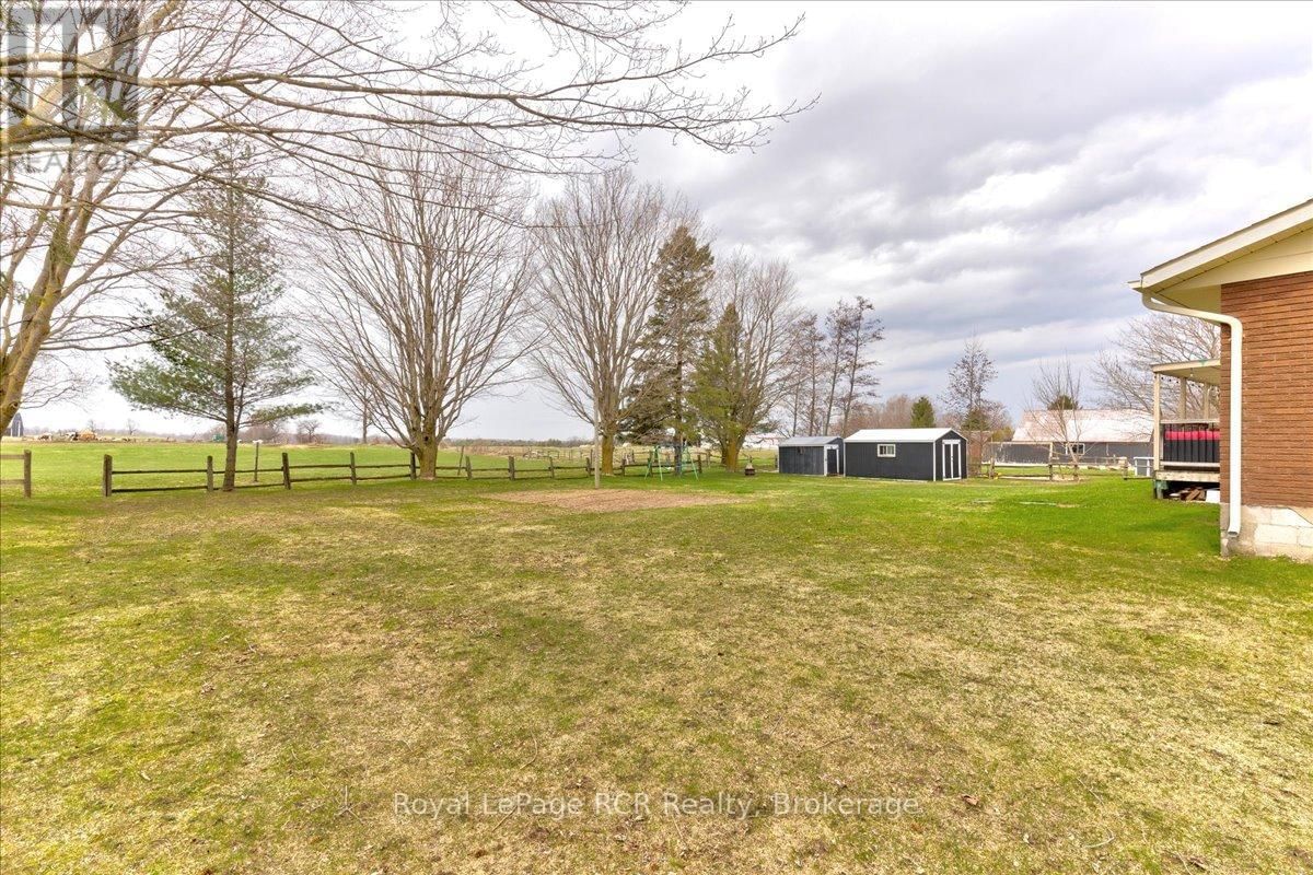 392158 GREY 109 ROAD Image 26