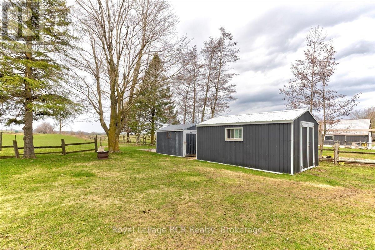 392158 GREY 109 ROAD Image 28